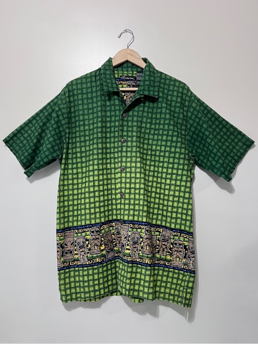 No Boundaries Short Sleeve Button Down Tiki Print Shirt Size Large Summer Casual
